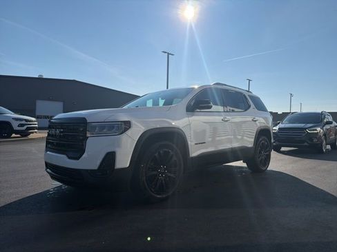 Used 2023 GMC Acadia SLT w/ Elevation Edition image 3