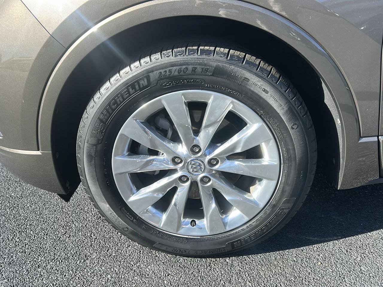 Used 2018 Buick Envision Essence w/ LPO, Interior Luxury Package FWD image 9