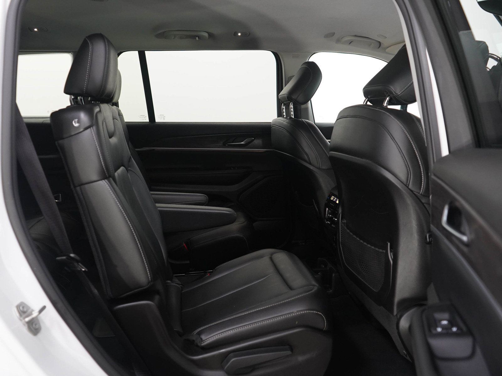 Used 2023 Jeep Grand Cherokee L Limited AWD/4WD image 12