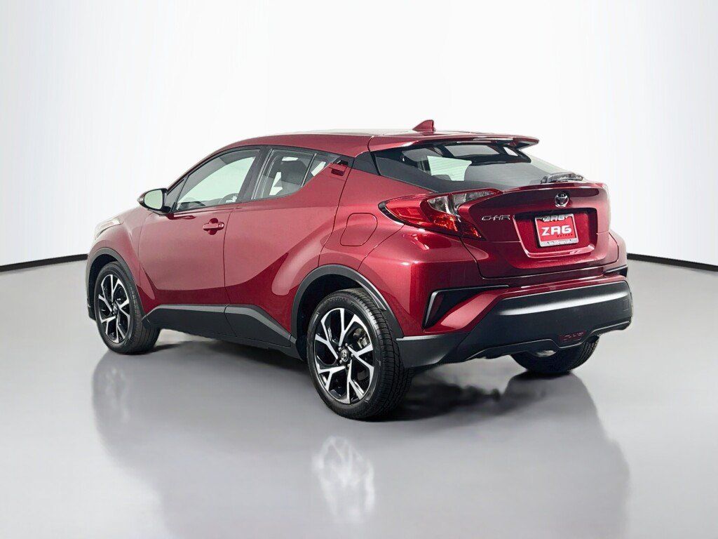 Used 2018 Toyota C-HR XLE FWD image 3