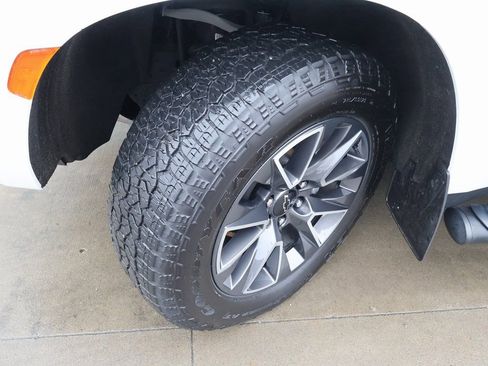 Certified 2022 Chevrolet Tahoe Z71 w/ Luxury Package AWD/4WD image 38