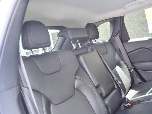 Used 2023 Jeep Cherokee Altitude Lux image 36