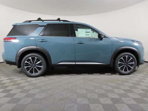 New 2026 Nissan Pathfinder Platinum image 2