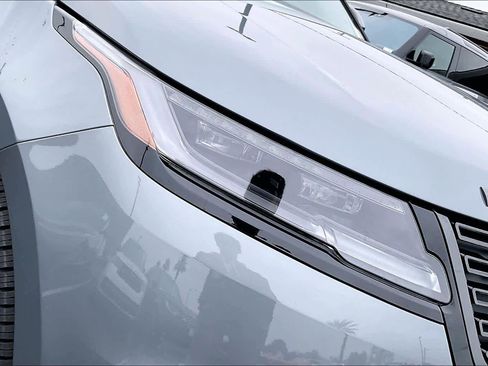 Used 2025 Land Rover Range Rover Velar Dynamic SE image 31