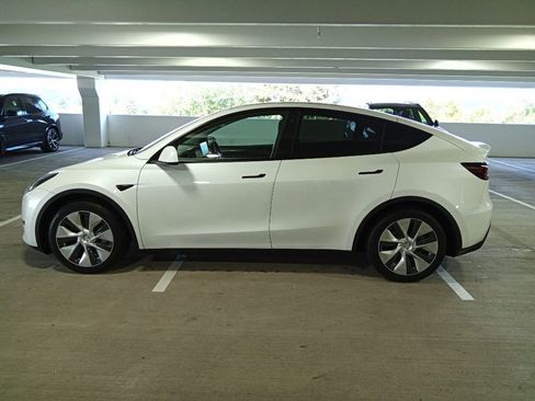 Used 2023 Tesla Model Y Long Range AWD/4WD image 8
