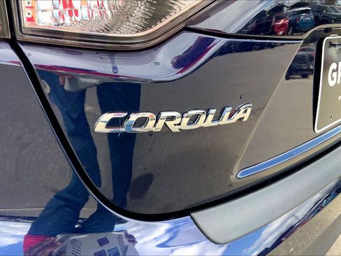 Used 2025 Toyota Corolla LE image 29