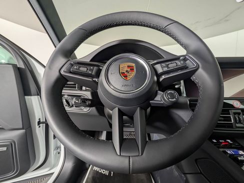 New 2026 Porsche Macan S image 31