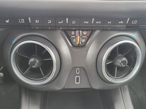 Used 2019 Chevrolet Blazer LT AWD/4WD image 34