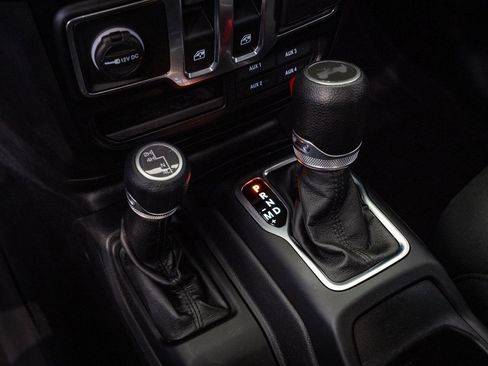 Used 2022 Jeep Wrangler Willys image 30