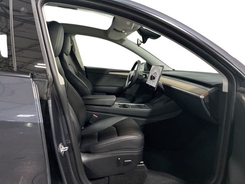 Certified 2023 Tesla Model Y Long Range AWD/4WD image 13