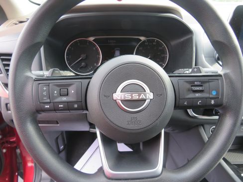 Used 2023 Nissan Rogue SV AWD/4WD image 14