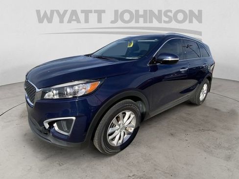 Used 2018 Kia Sorento FWD image 2