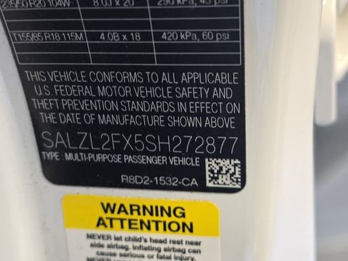 Certified 2025 Land Rover Range Rover Evoque Dynamic SE AWD/4WD image 37