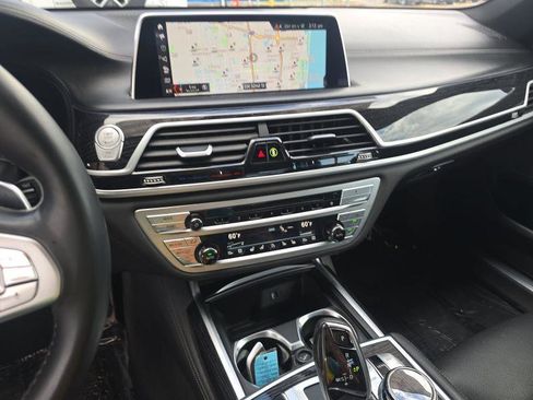 Used 2019 BMW 750i xDrive AWD/4WD image 15