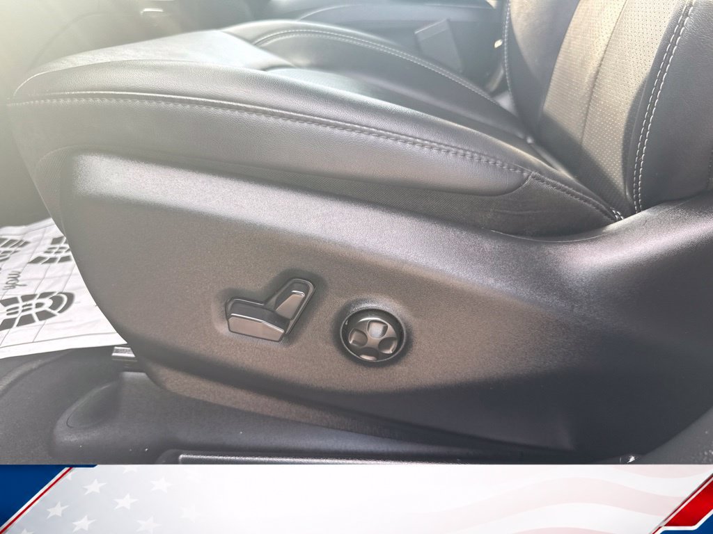 Used 2025 Chrysler Pacifica Select FWD image 16