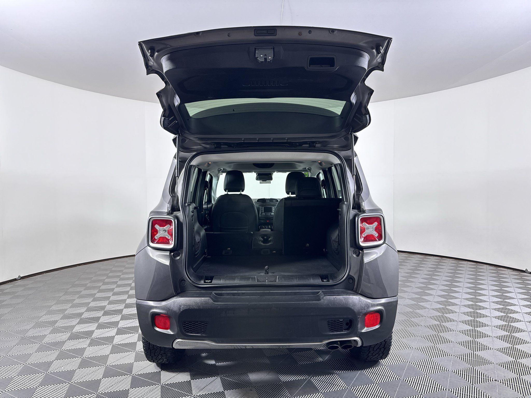 Used 2016 Jeep Renegade Limited w/ Safety & Security Group AWD/4WD image 11