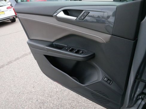 Used 2023 Volkswagen Taos SEL image 28