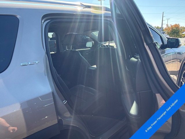 Used 2022 GMC Acadia SLT w/ Technology Package AWD/4WD image 10