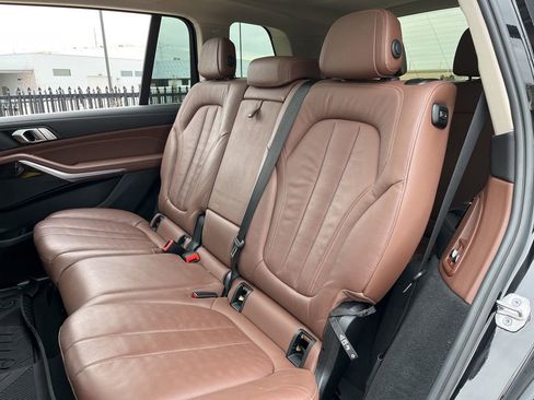 Used 2022 BMW X7 xDrive40i w/ Parking Assistance Package image 28