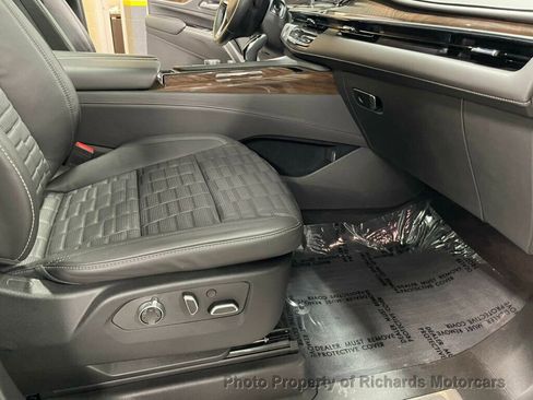 Used 2024 Cadillac Escalade Premium Luxury Platinum image 27