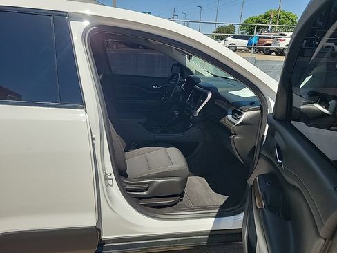 Used 2023 GMC Acadia SLE w/ Driver Convenience Package FWD image 18