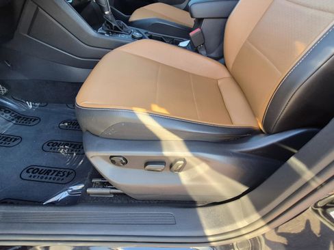 Used 2018 Volkswagen Tiguan SEL AWD/4WD image 22