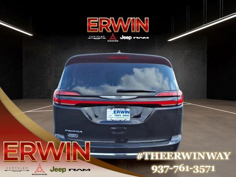 Certified 2024 Chrysler Pacifica Touring-L FWD image 6