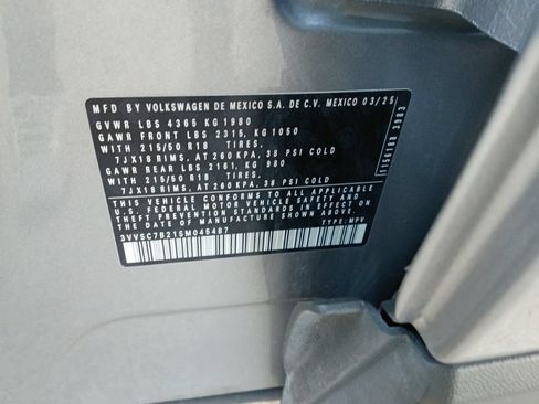 Used 2025 Volkswagen Taos SE FWD image 3