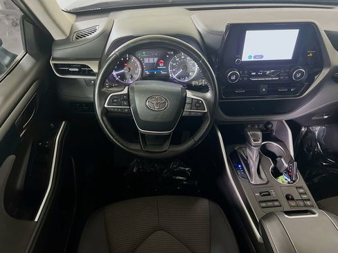 Used 2023 Toyota Highlander LE AWD/4WD image 18