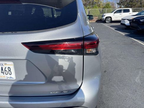 Used 2024 Toyota Highlander XSE image 18