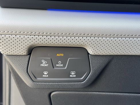 Used 2025 Volkswagen Atlas Peak Edition SE image 30