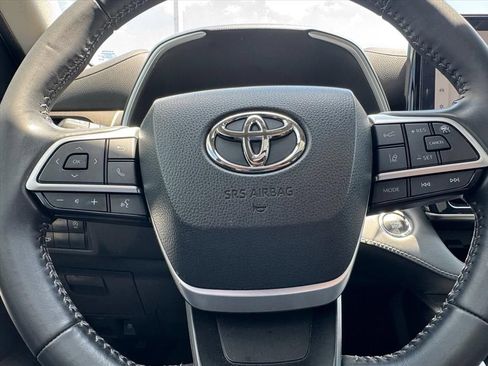Used 2023 Toyota Highlander XLE FWD image 18