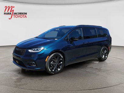 Used 2025 Chrysler Pacifica Limited
