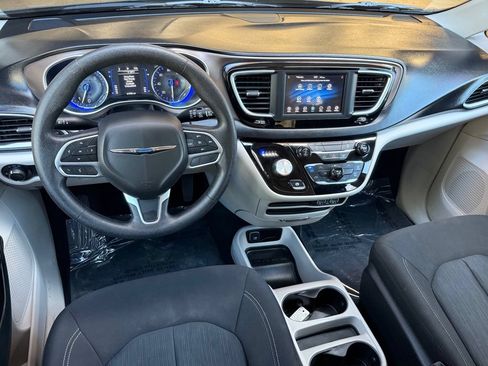 Used 2021 Chrysler Voyager L FWD image 27
