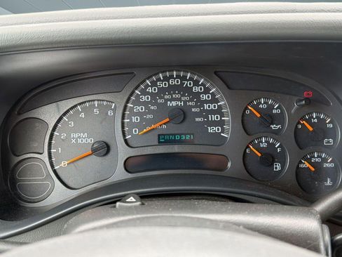 Used 2004 Chevrolet Suburban LS image 17