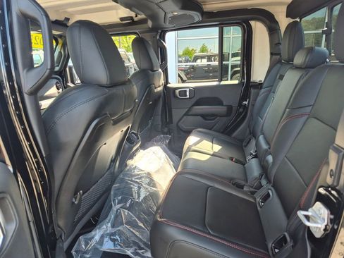 Used 2025 Jeep Gladiator Rubicon w/ Safety Group AWD/4WD image 13