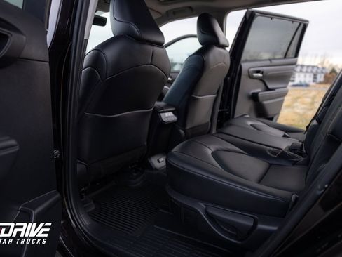 Used 2021 Toyota Highlander XLE image 23