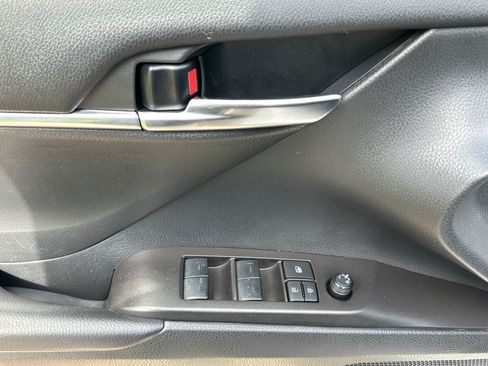 Used 2024 Toyota Camry SE FWD image 14