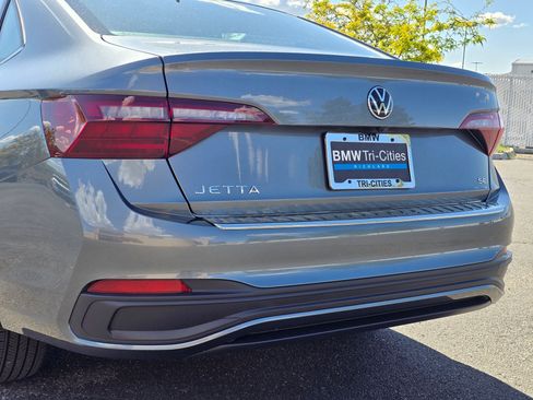 Used 2024 Volkswagen Jetta SE w/ Black Wheel Package FWD image 7