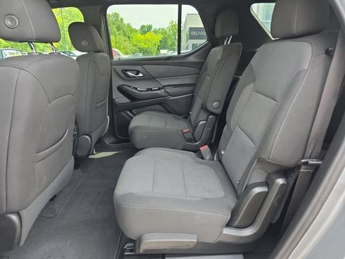 Used 2023 Chevrolet Traverse LT FWD image 11