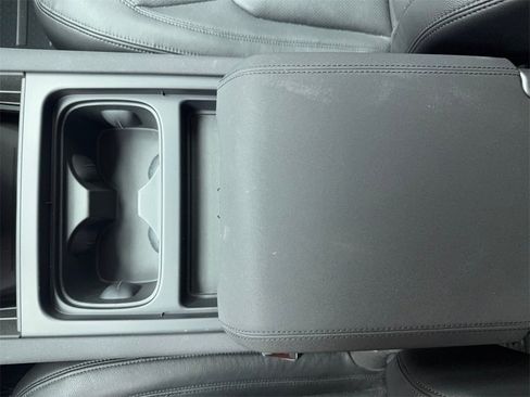 Used 2023 Land Rover Defender 110 SE image 37