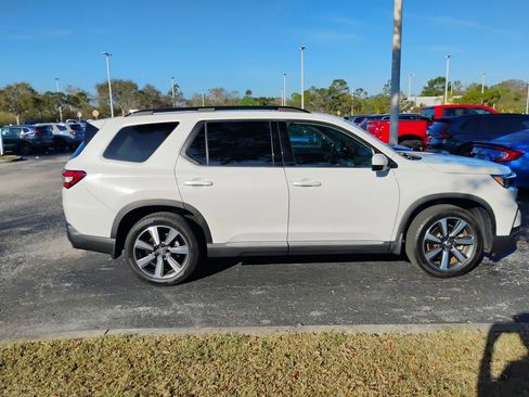Used 2023 Honda Pilot Touring image 3