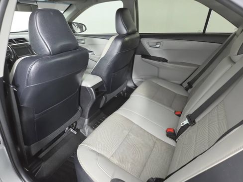 Used 2016 Toyota Camry SE w/ Moonroof Package FWD image 21