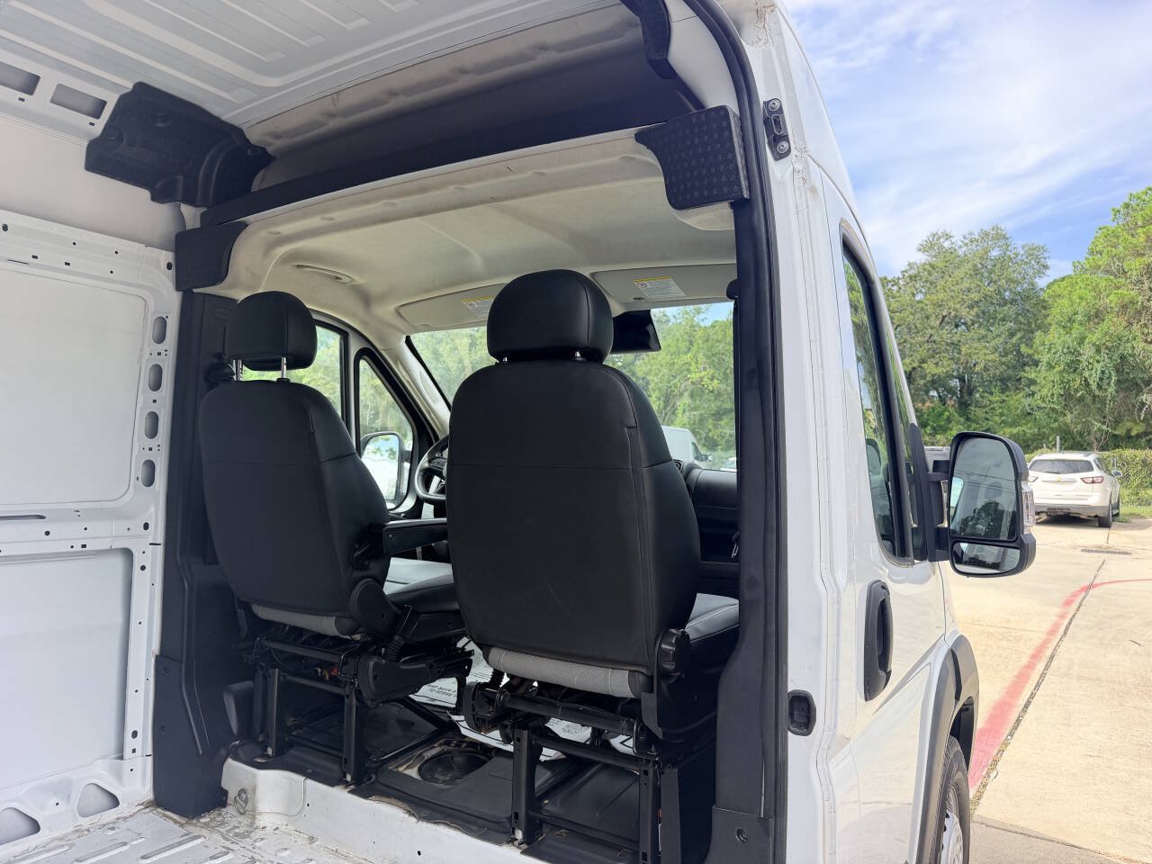 Used 2025 RAM ProMaster 2500 w/ Convenience Group FWD image 25