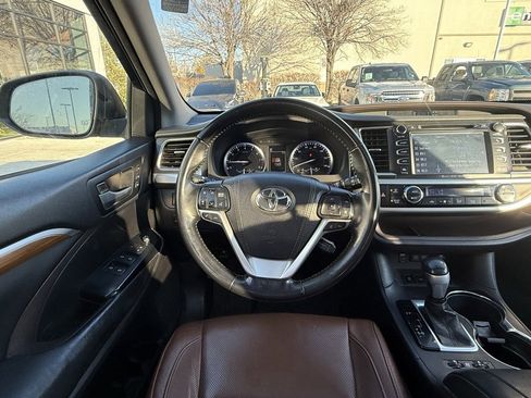 Used 2018 Toyota Highlander Limited image 24