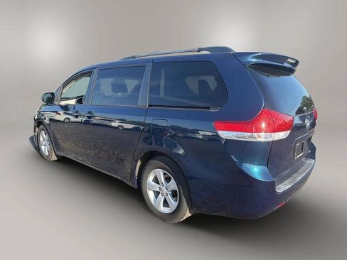 Used 2011 Toyota Sienna LE w/ Towing Pkg FWD image 5