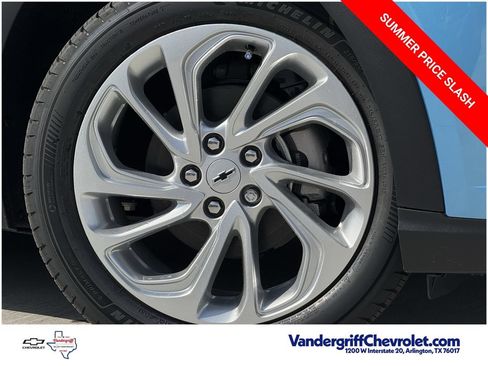 New 2027 Chevrolet Bolt LT w/ Comfort Package FWD image 9
