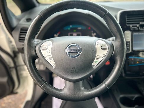 Used 2013 Nissan Leaf SL image 8