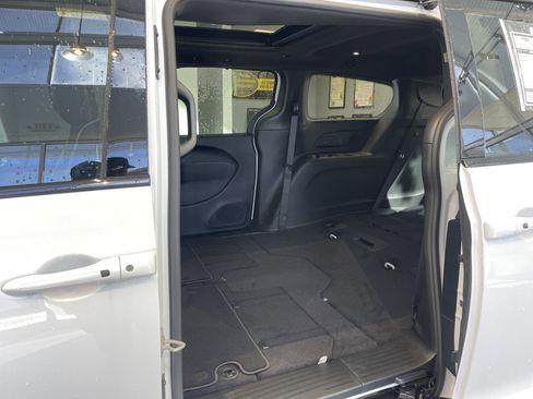 New 2026 Chrysler Pacifica Limited w/ S Appearance Package image 33