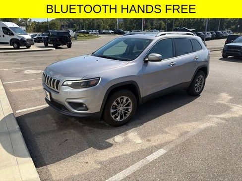 Used 2020 Jeep Cherokee Latitude Plus w/ Comfort/Convenience Group AWD/4WD image 3